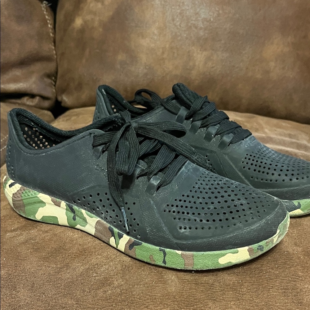 CROCS Women's Black Athletic Lace-Up Sneakers with Camouflage Sole